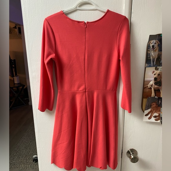 Coral scalloped Lulus dress. Size medium - Picture 2 of 5